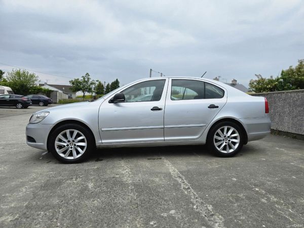 Skoda Octavia Hatchback, Diesel, 2011, Silver