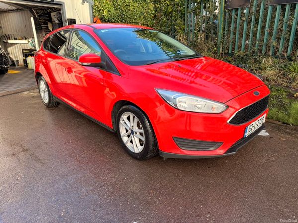 Ford Focus Hatchback, Diesel, 2015, Red