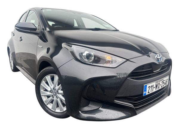 Toyota Yaris Hatchback, Petrol Hybrid, 2021, Black