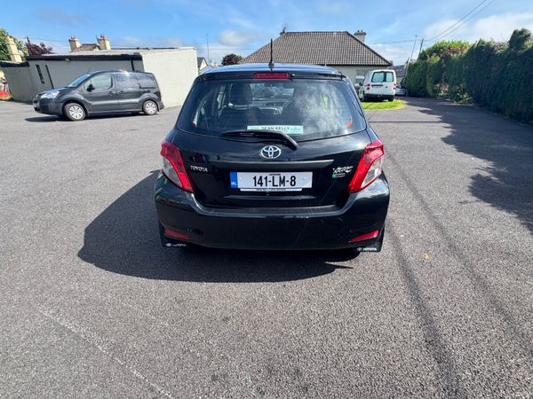 Toyota Yaris Hatchback, Petrol, 2014, Black