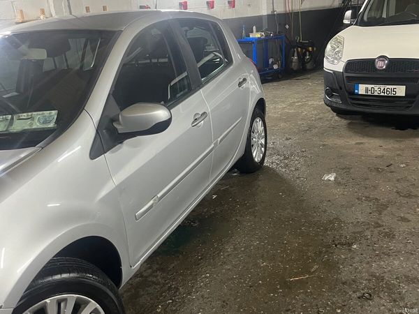 Renault Clio Hatchback, Ethanol Petrol, 2010, Silver