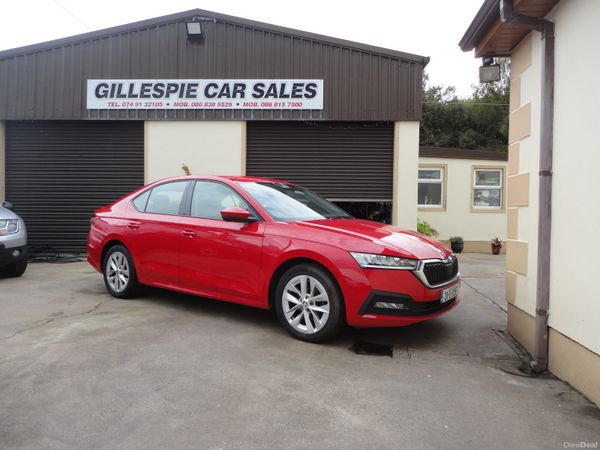 Skoda Octavia Saloon, Diesel, 2021, Red