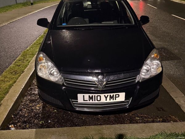 Vauxhall Astra Hatchback, Petrol, 2010, Black