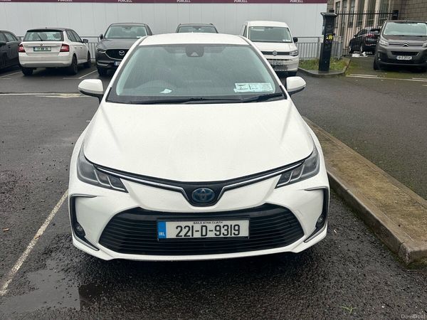 Toyota Corolla Saloon, Petrol Hybrid, 2022, White
