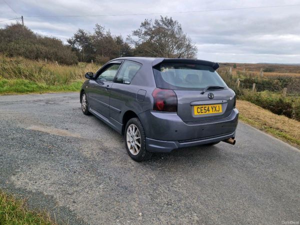 Volkswagen Passat Saloon, Diesel, 2004, Silver