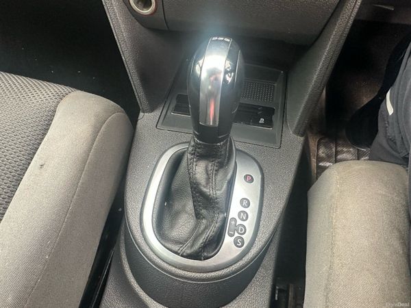 Volkswagen Touran MPV, Diesel, 2012, Red