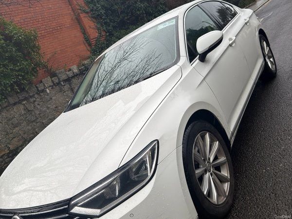 Volkswagen Passat Saloon, Diesel, 2015, White