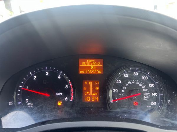 Toyota Avensis Saloon, Diesel, 2012, Grey