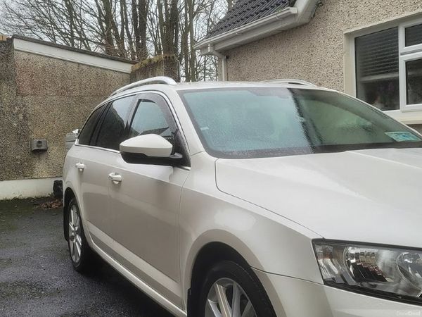 Skoda Octavia Estate, Diesel, 2015, White