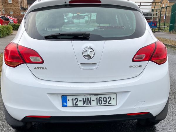 Vauxhall Astra Hatchback, Diesel, 2012, White