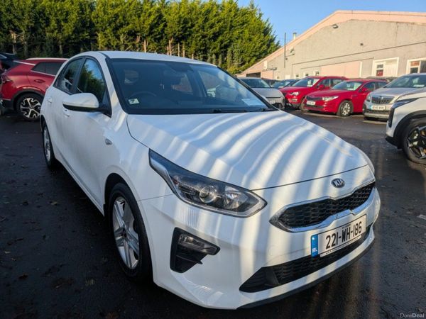 Kia Ceed Hatchback, Diesel, 2022, White