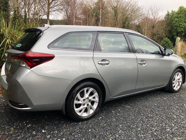 Toyota Auris Estate/Jeep, Petrol, 2017, Grey
