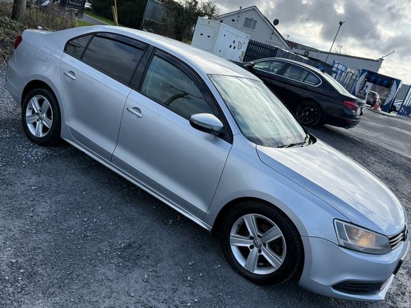 Volkswagen Jetta Saloon, Diesel, 2011, Silver