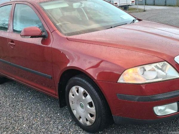 Skoda Octavia Hatchback, Petrol, 2008, Red