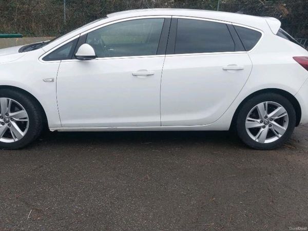 Vauxhall Astra Hatchback, Diesel, 2013, White