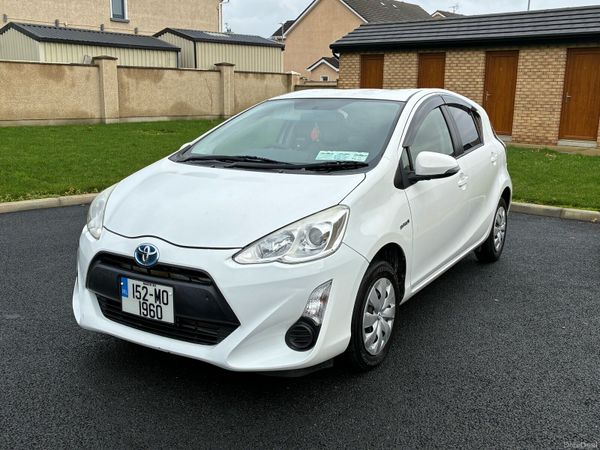 Toyota Aqua Hatchback, Petrol Hybrid, 2015, White