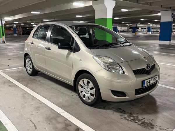 Toyota Yaris Hatchback, Petrol, 2010, Gold