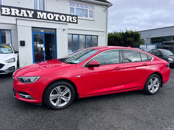 Opel Insignia Hatchback, Diesel, 2017, Red