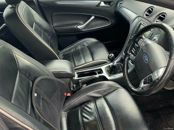 Ford Mondeo Saloon, Diesel, 2013, White