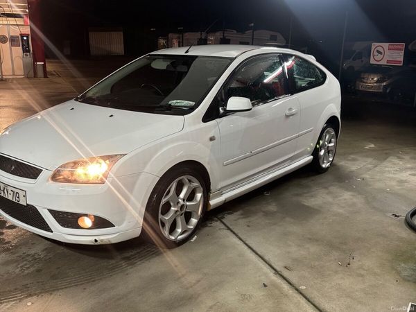 Ford Focus Hatchback, Petrol, 2008, White