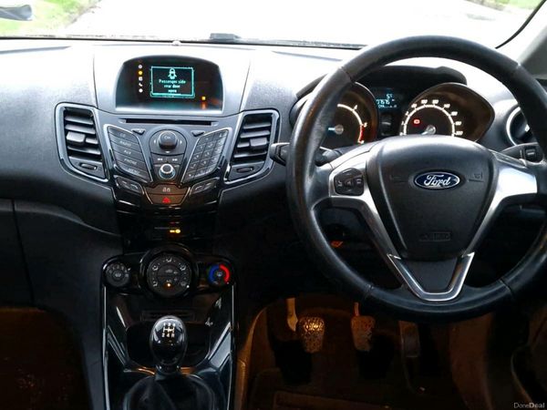Ford Fiesta Hatchback, Diesel, 2015, Black