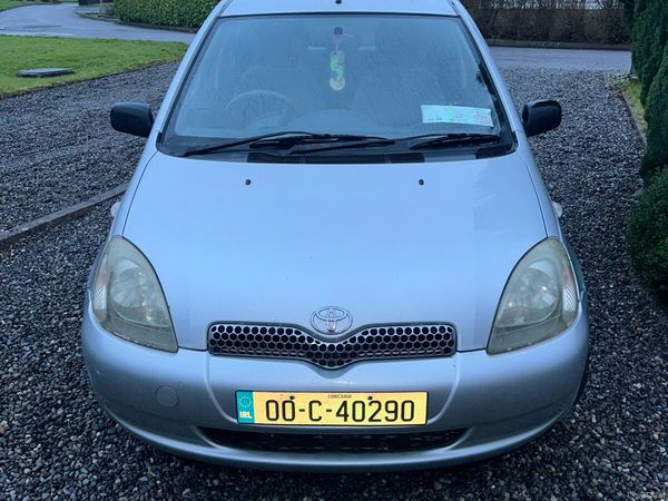 Toyota Yaris Hatchback, Petrol, 2000, Silver