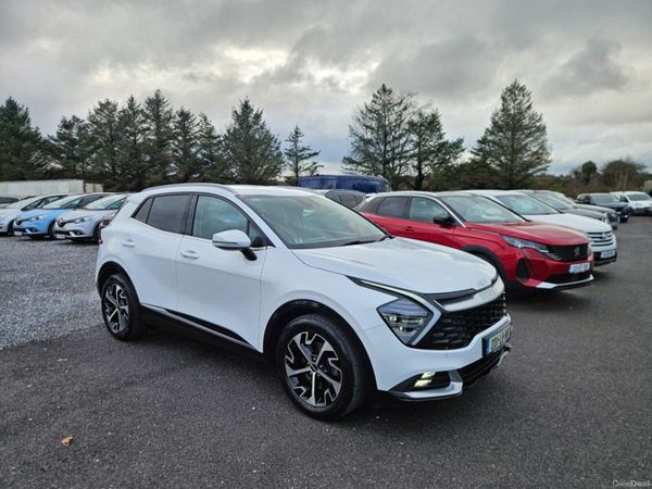 Kia Sportage MPV, Diesel Hybrid, 2023, White