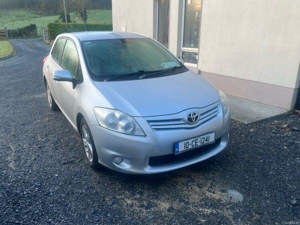 Toyota Auris Hatchback, Diesel, 2010, Silver
