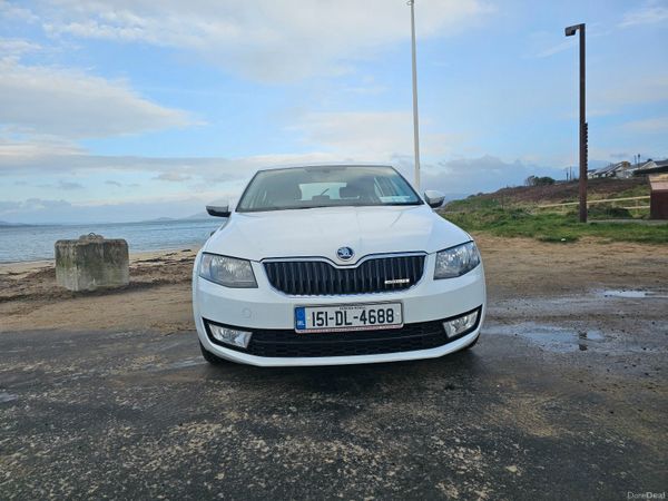 Skoda Octavia Hatchback, Diesel, 2015, White