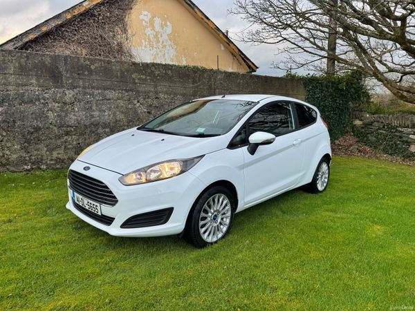 Ford Fiesta Hatchback, Petrol, 2014, White