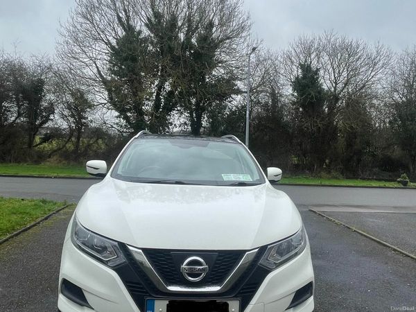Nissan Qashqai MPV, Petrol, 2018, White