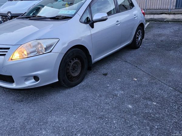 Toyota Auris Hatchback, Petrol, 2010, Silver