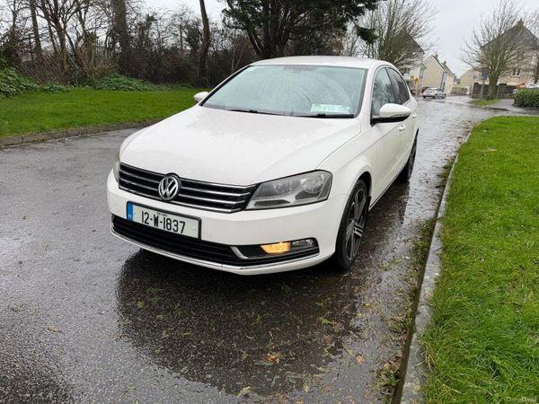 Volkswagen Passat Saloon, Diesel, 2012, White