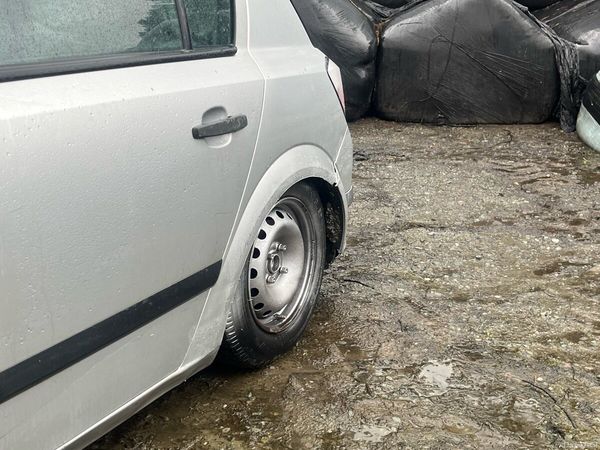 Opel Astra Hatchback, Petrol, 2006, Silver