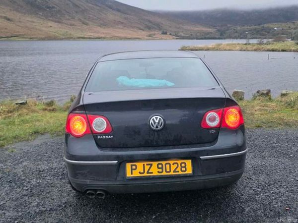Volkswagen Passat Saloon, Diesel, 2010, Black