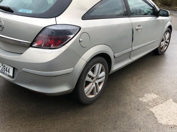 Opel Astra Hatchback, Petrol, 2007, Yellow