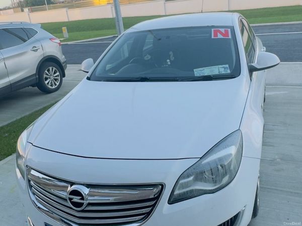 Opel Insignia Hatchback, Diesel, 2015, White