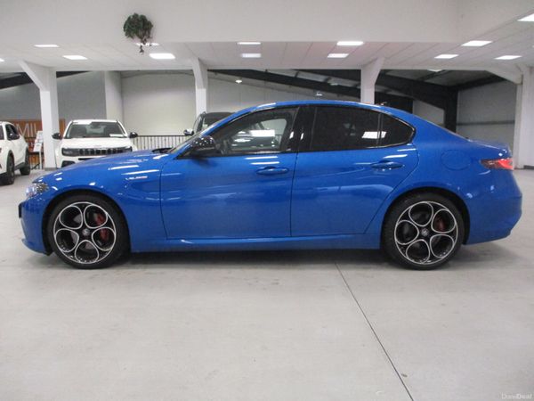 Alfa Romeo Giulia Saloon, Petrol, 2024, Blue
