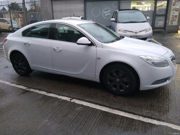 Vauxhall Insignia Hatchback, Diesel, 2011, White