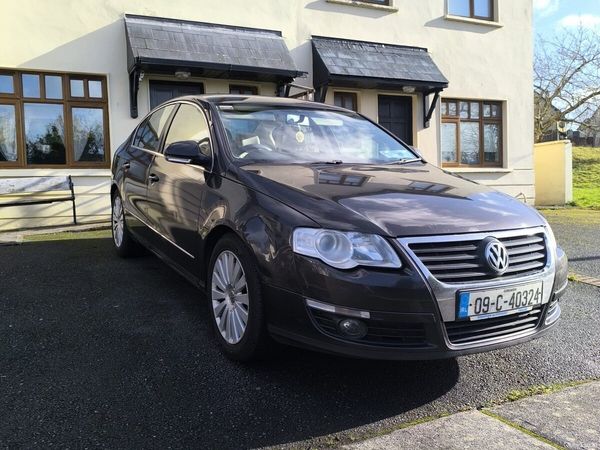 Volkswagen Passat Saloon, Diesel, 2009, Brown
