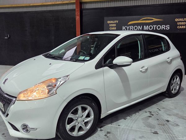 Peugeot 208 Hatchback, Petrol, 2014, White