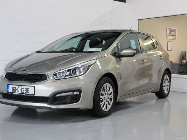 Kia Ceed Hatchback, Petrol, 2016, Silver
