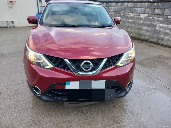 Nissan Qashqai SUV, Diesel, 2017, Red