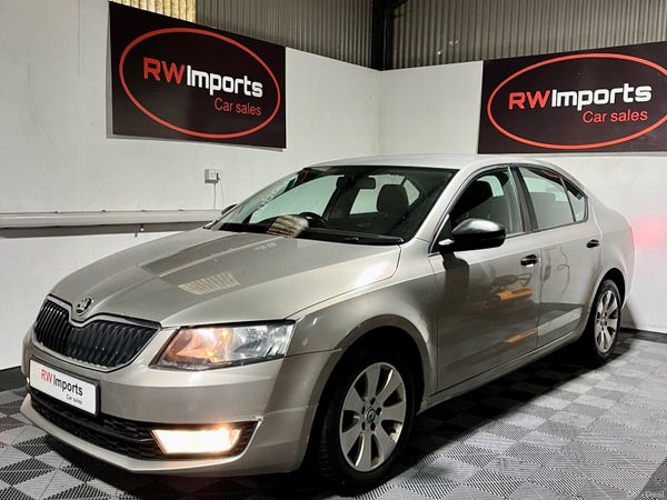 Skoda Octavia Saloon, Diesel, 2015, Beige