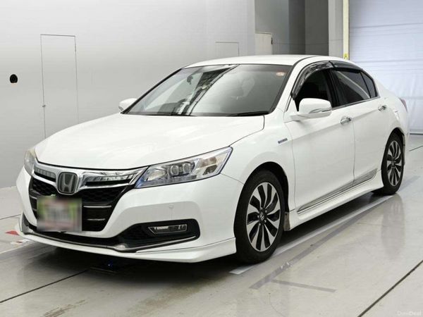 Honda Accord Saloon, Petrol Hybrid, 2014, White