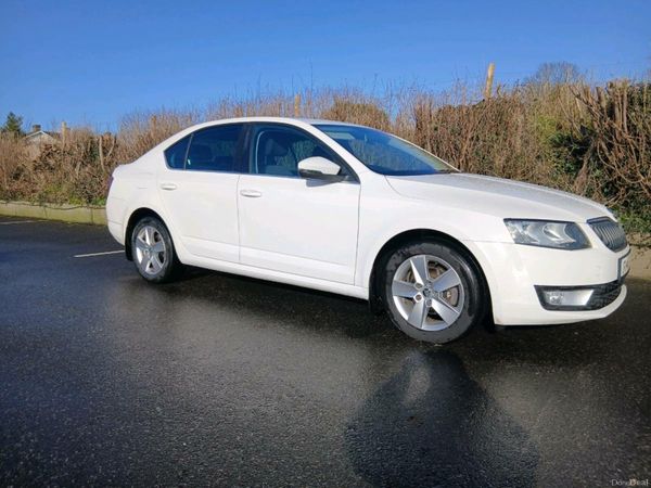 Skoda Octavia Saloon, Diesel, 2017, White