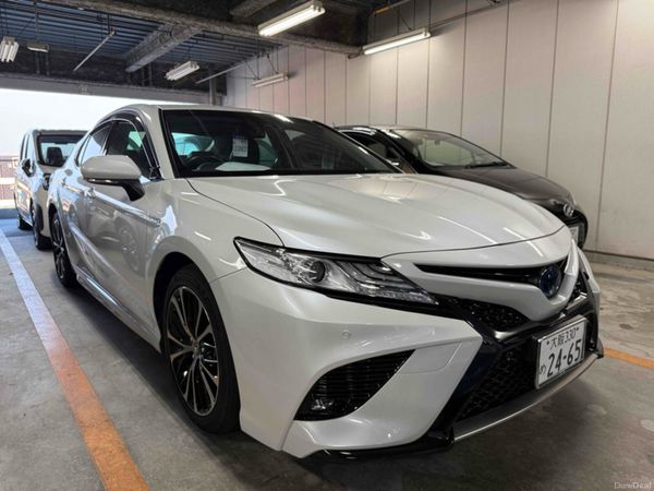Toyota Camry Saloon, Petrol Hybrid, 2019, White