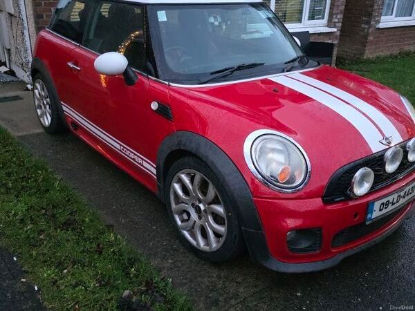 Mini Cooper Hatchback, Diesel, 2009, Red