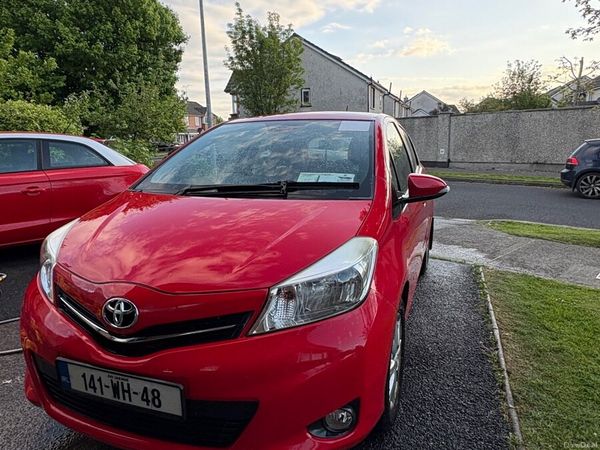 Toyota Yaris Hatchback, Petrol, 2014, Red