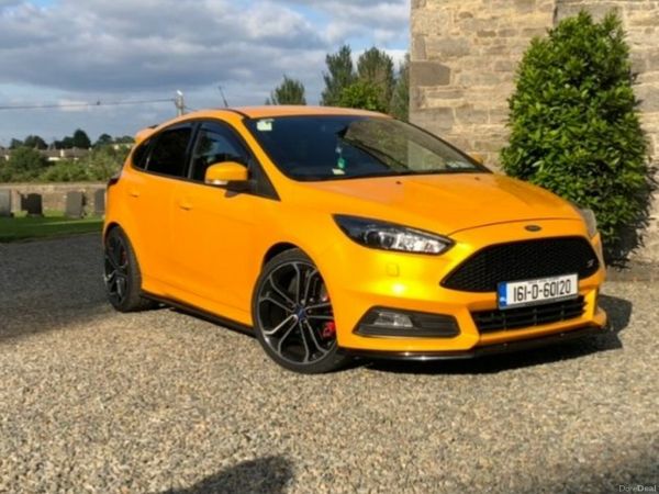 Ford Focus Hatchback, Diesel, 2016, Orange